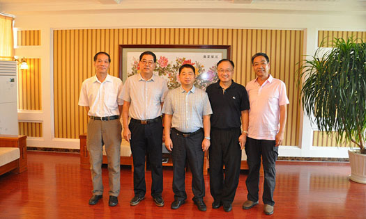**殡葬协会六届九次主任会议在威举行